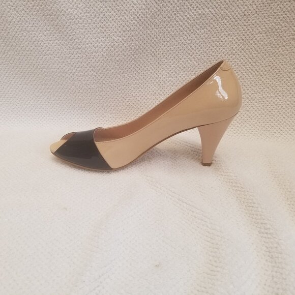 Practical patent leather comfortable pump. - Picture 2 of 8